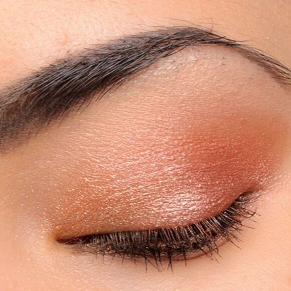 MAC Dazzleshadow in Last Dance - Picture 9 of 15